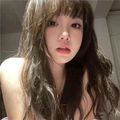 肚脐到膝盖之间